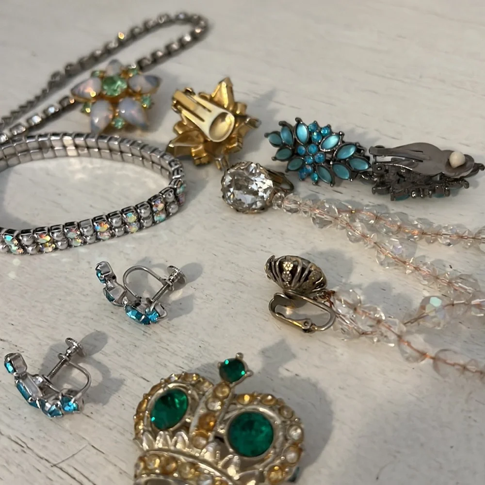 Mixed lot vintage crystal rhinestone earrings necklaces brooch